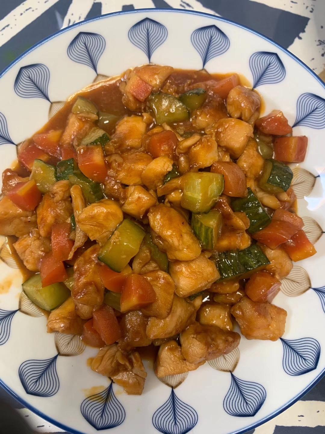 酸甜可口的酱爆鸡丁