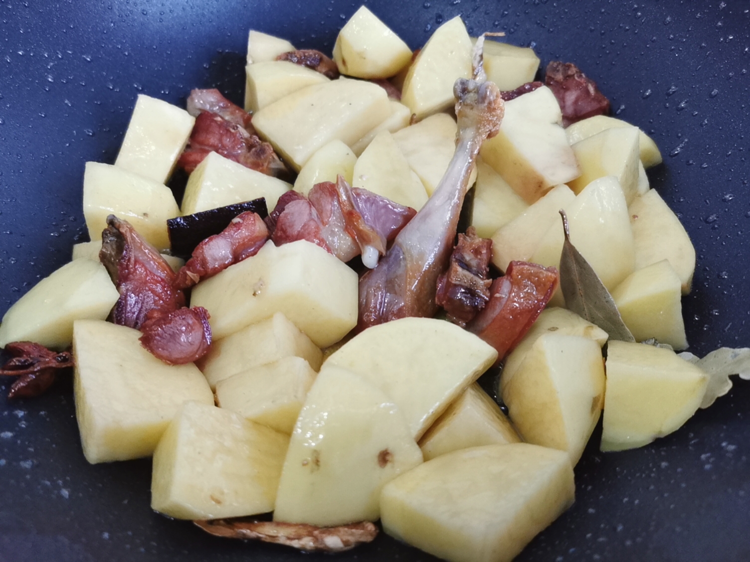 腊鸭腿炖土豆的做法 步骤4