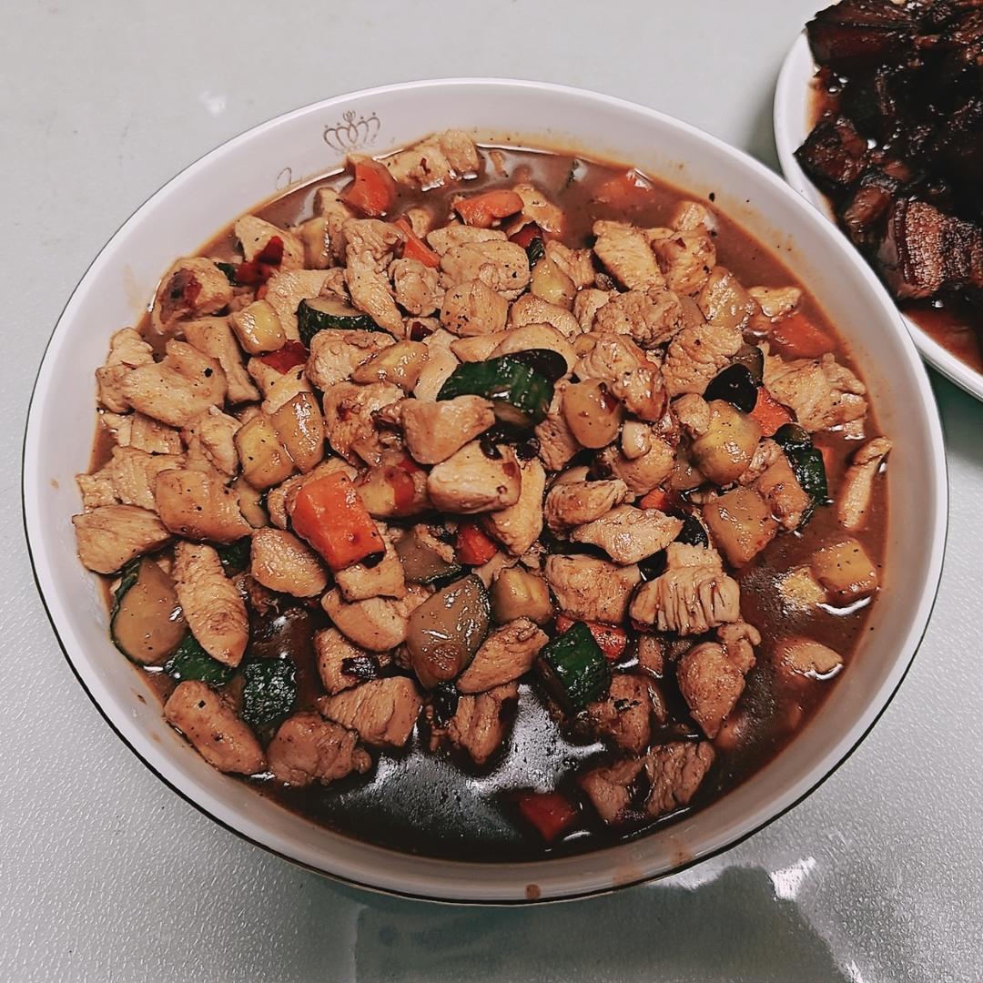 家常快手宫保鸡丁，小朋友也能吃的微辣版，小白也能复刻95%形似，90%味道！