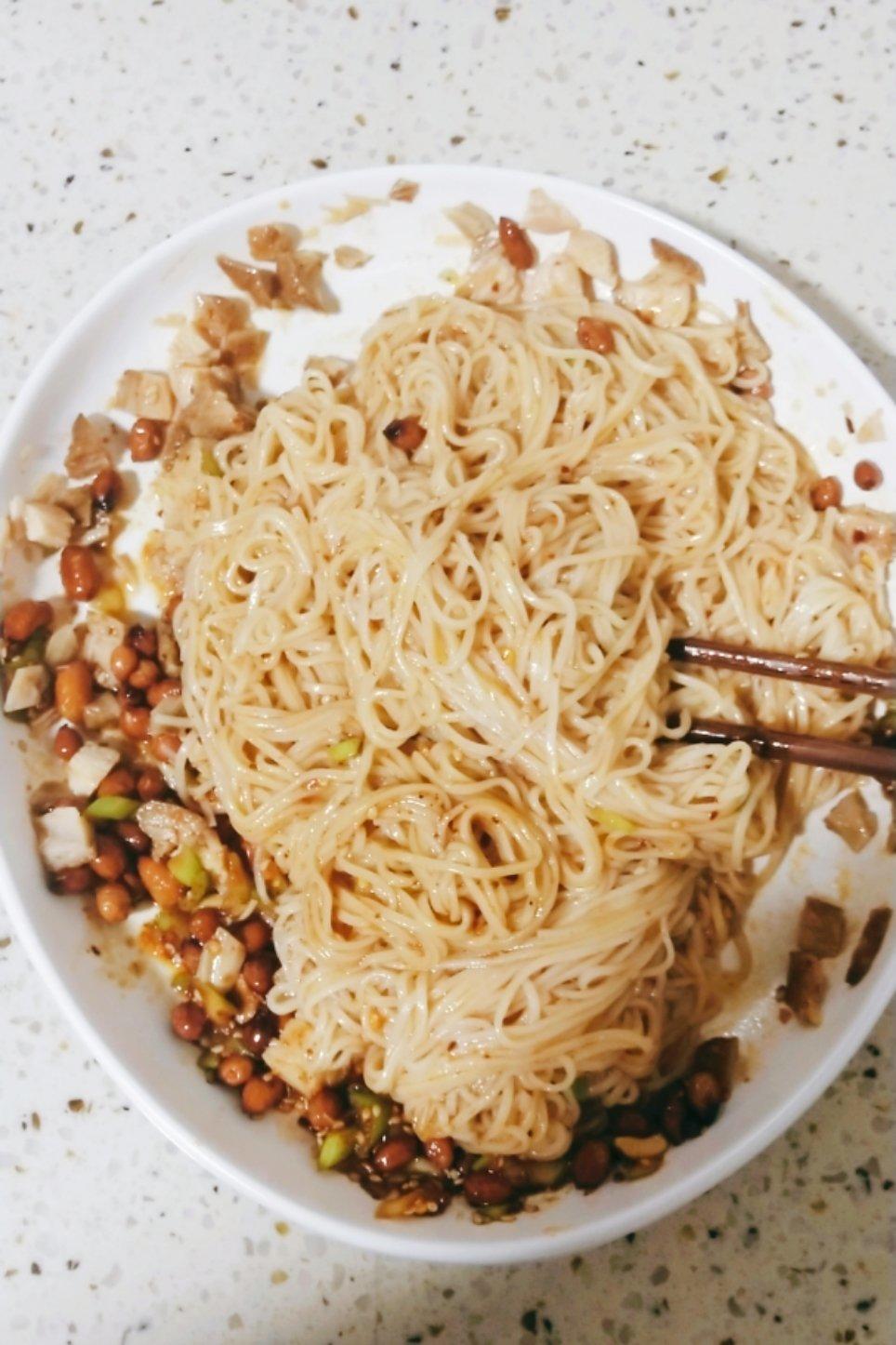 鸡丝凉面