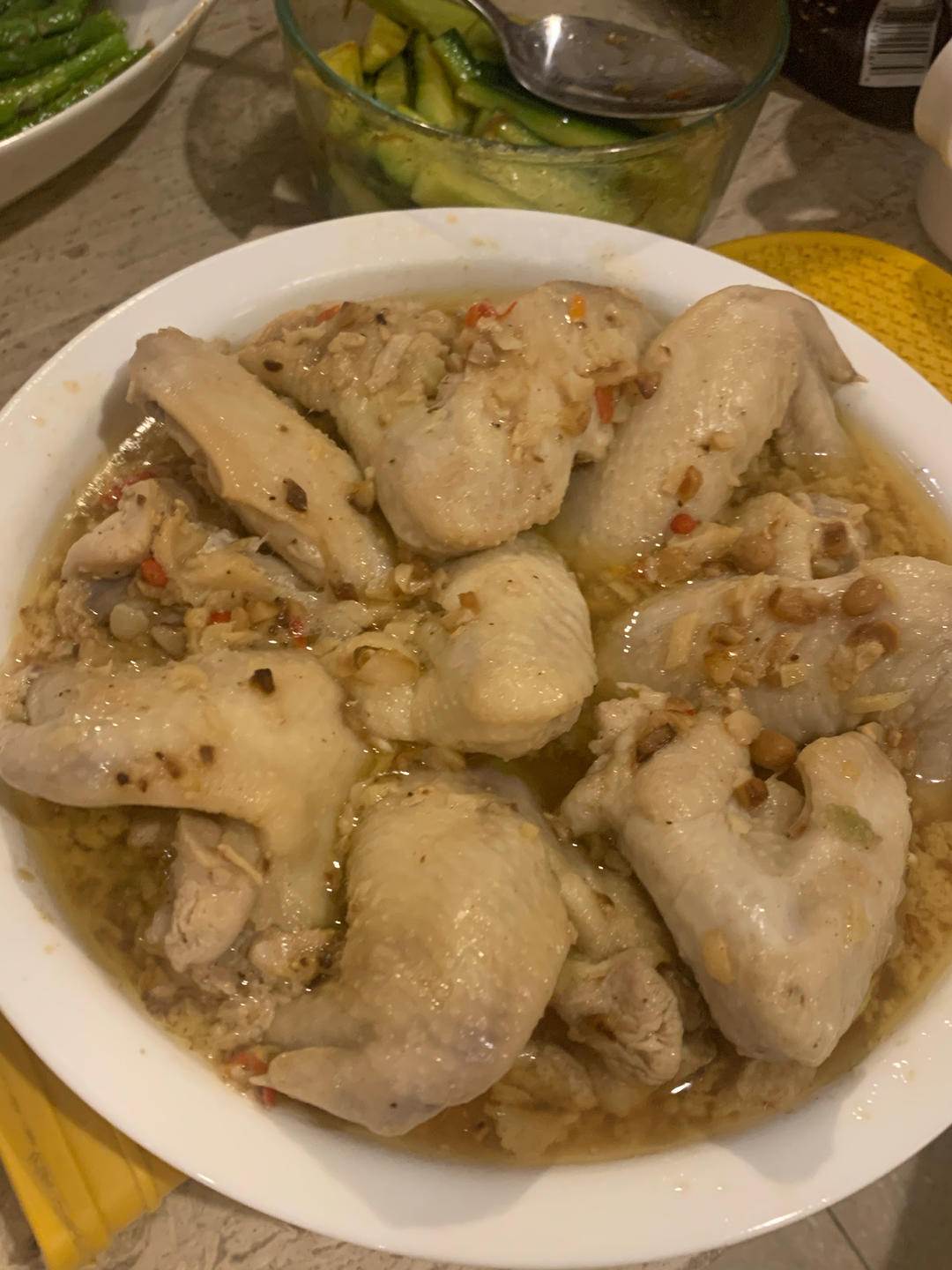 椒絲腐乳黃金蒜蒸雞亦 ( Red pepper fermented beancurd paste with fried garlic steamed chicken wings )