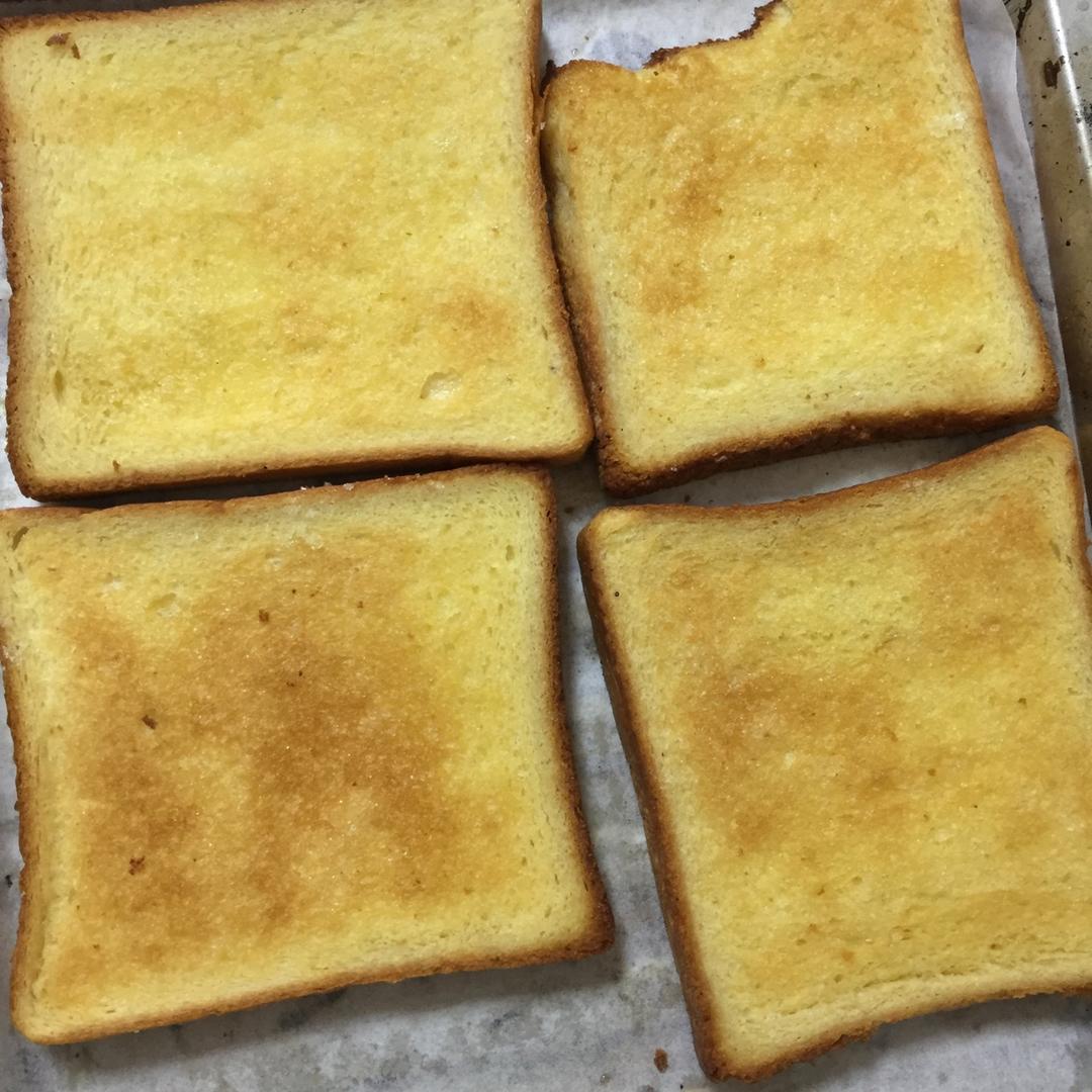 二的很随性做的奶香面包片