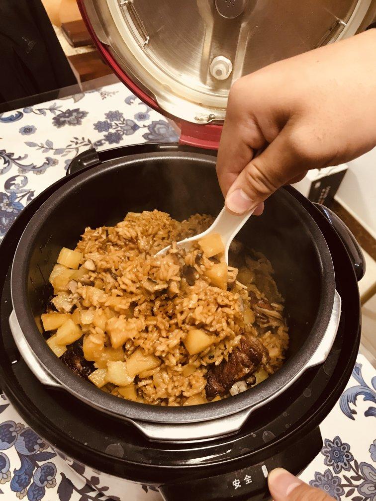 【排骨焖饭】