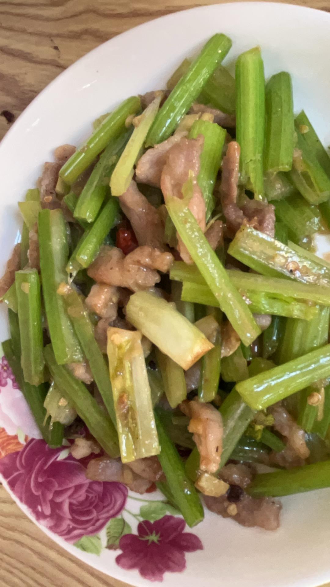 芹菜炒肉