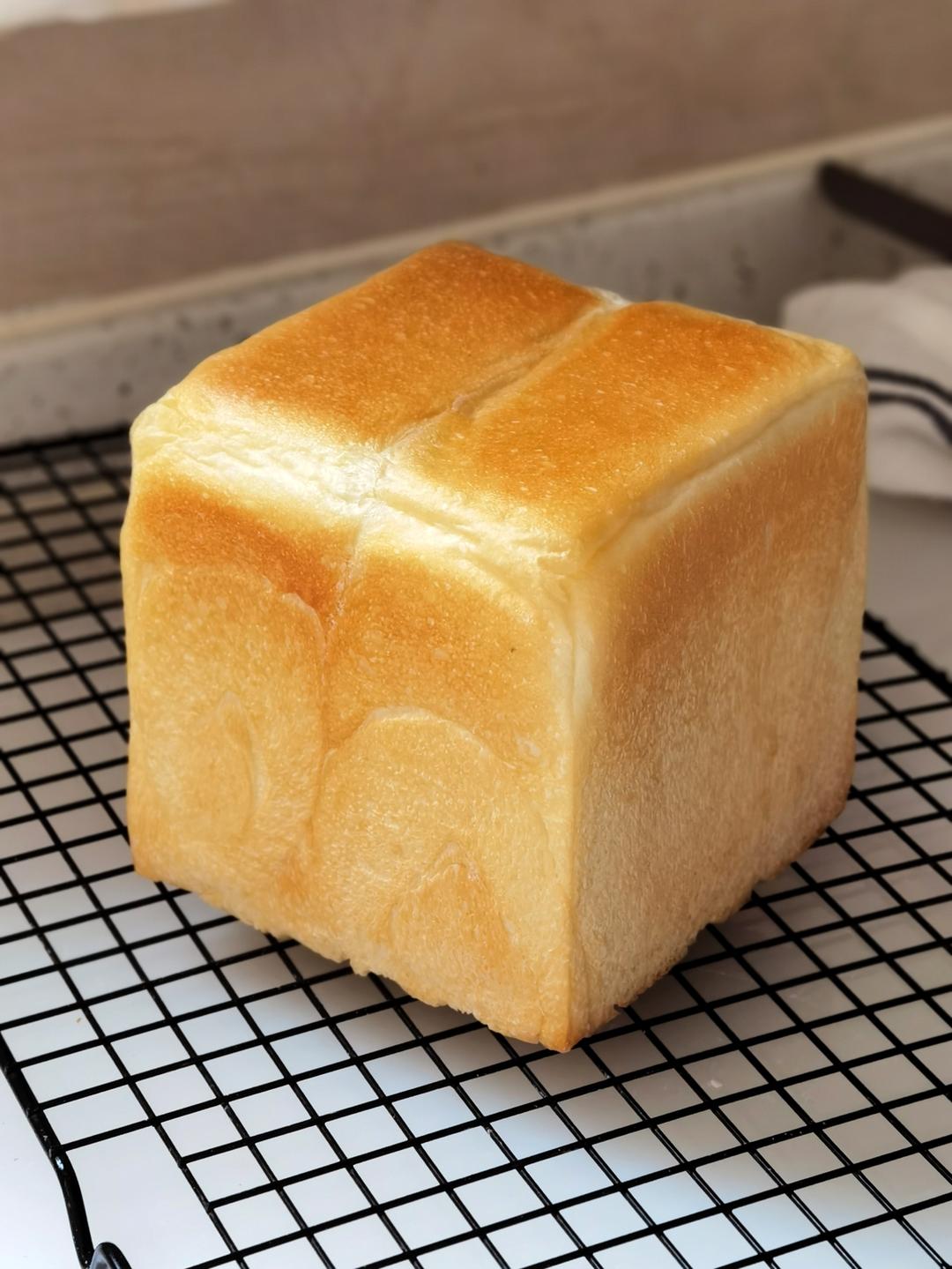 烫种方型白吐司—《银座顶级吐司》｜废话一箩筐的经验分享｜美瑛吐司/PullmanBread