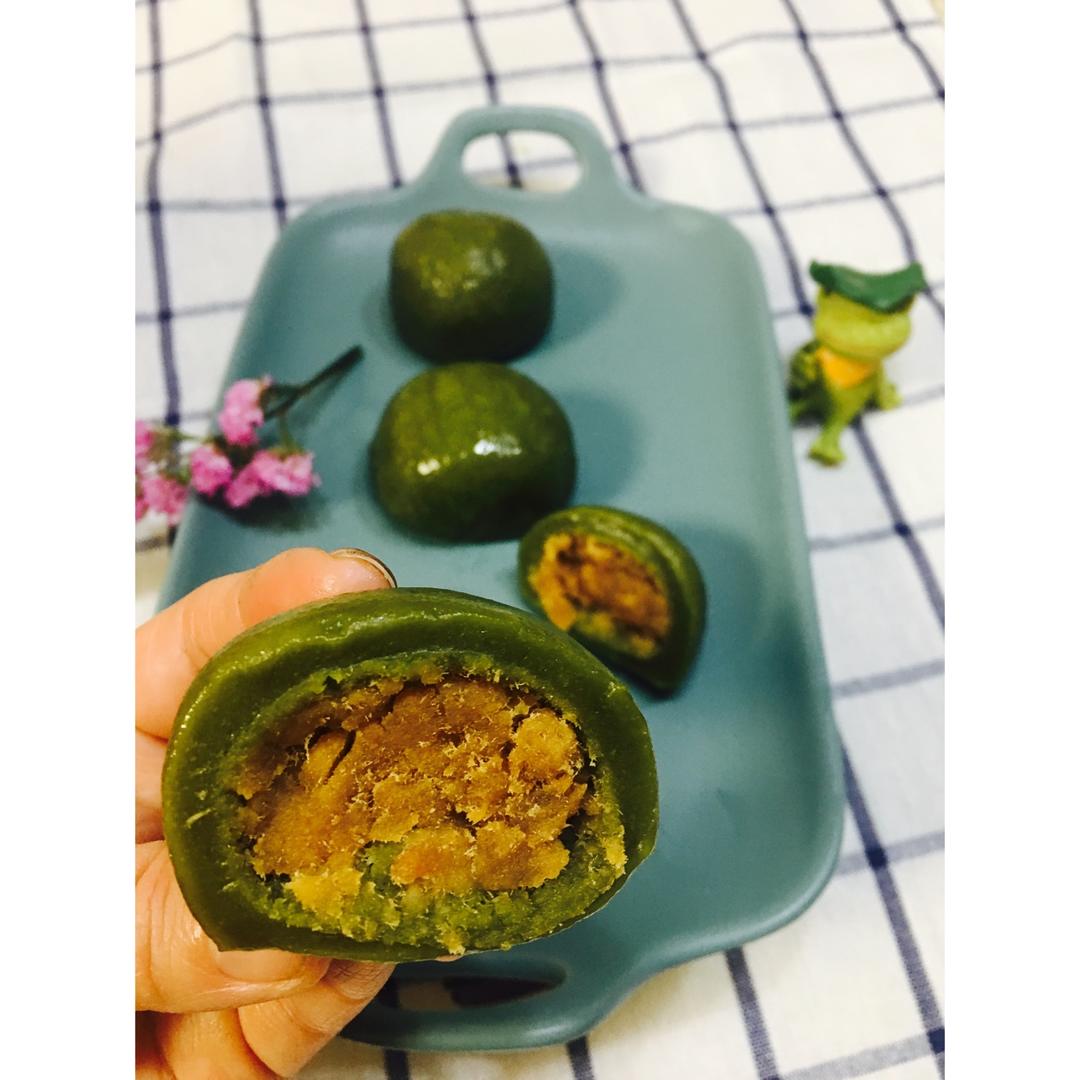 网红青团～～咸蛋黄肉松青团