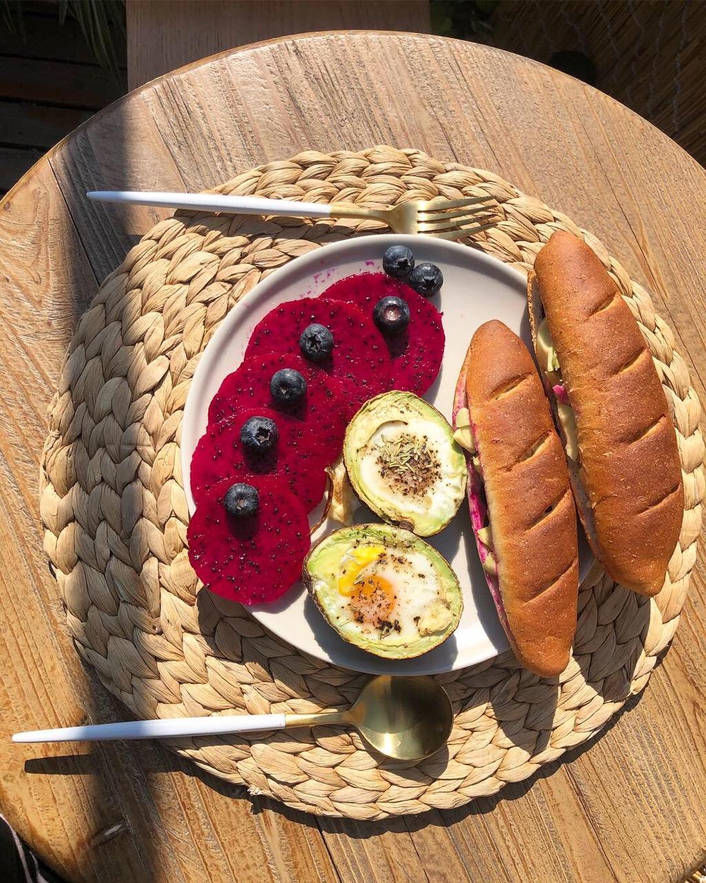 培根牛油果焗蛋