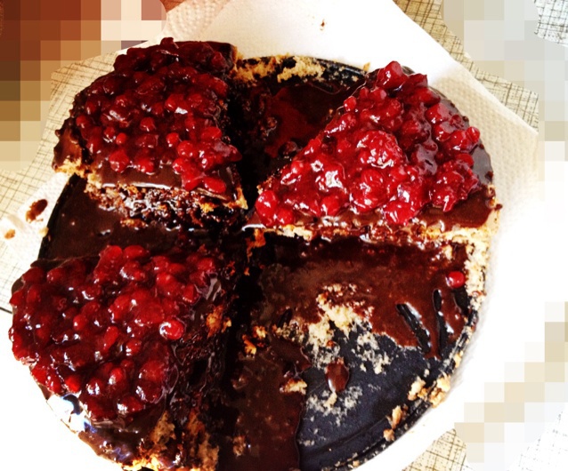 淋酱巧克力蛋糕！