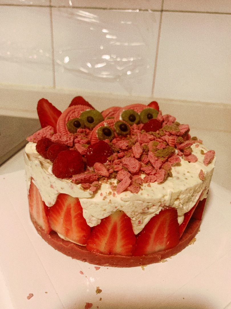 ins首尔风奥利奥草莓双层冻芝士慕斯卡通生日蛋糕，不用烤箱的蛋糕