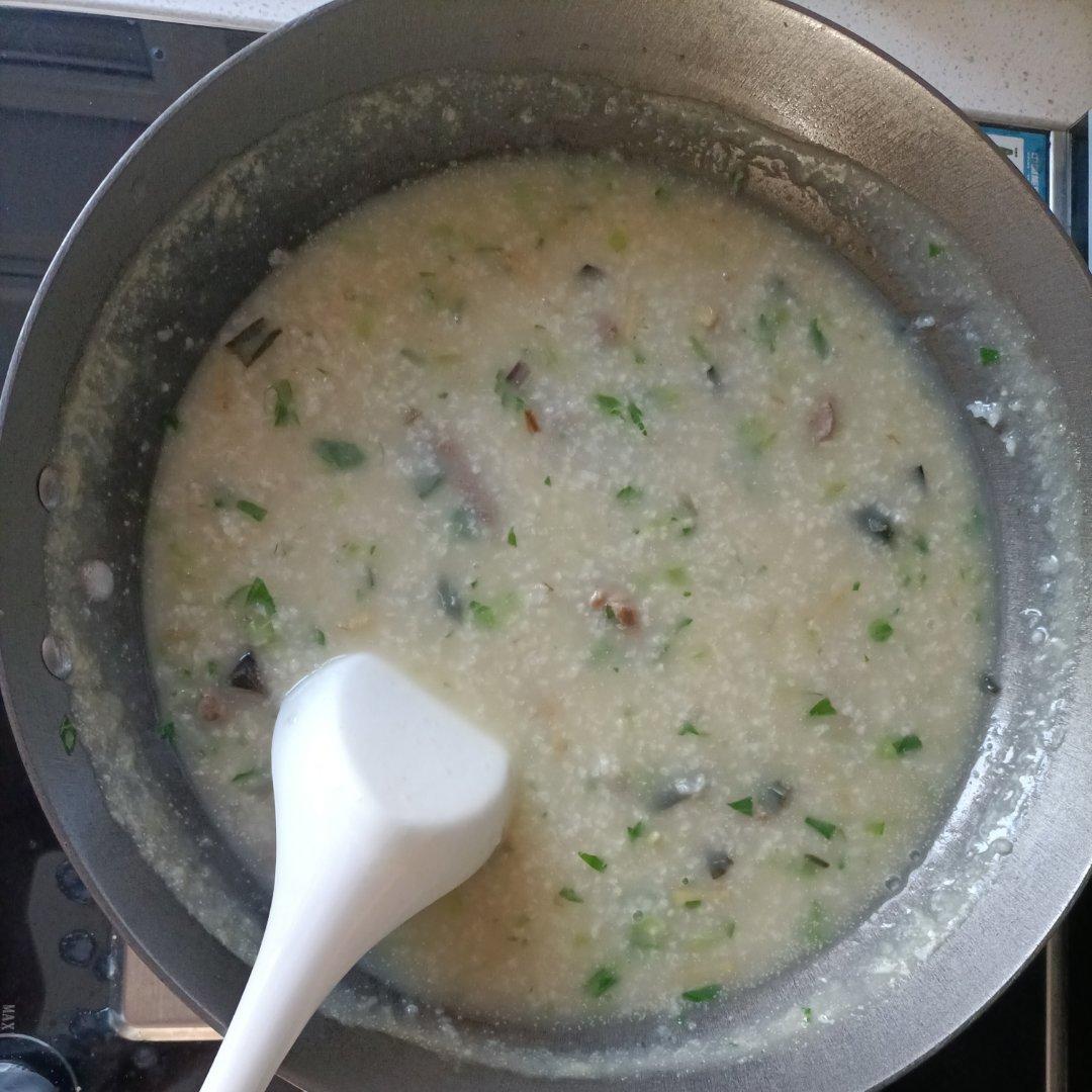 妈妈👩教我做的皮蛋瘦肉粥🥣简单快捷美味😋