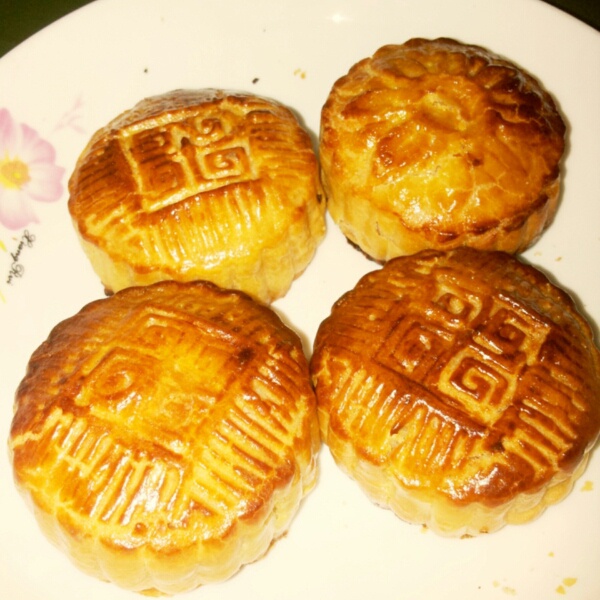 蛋黄莲蓉月饼