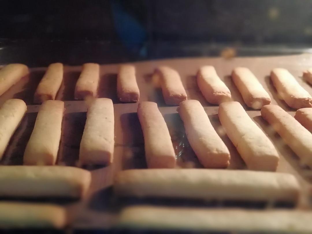 新年伴手礼：柠檬香脆棒饼干