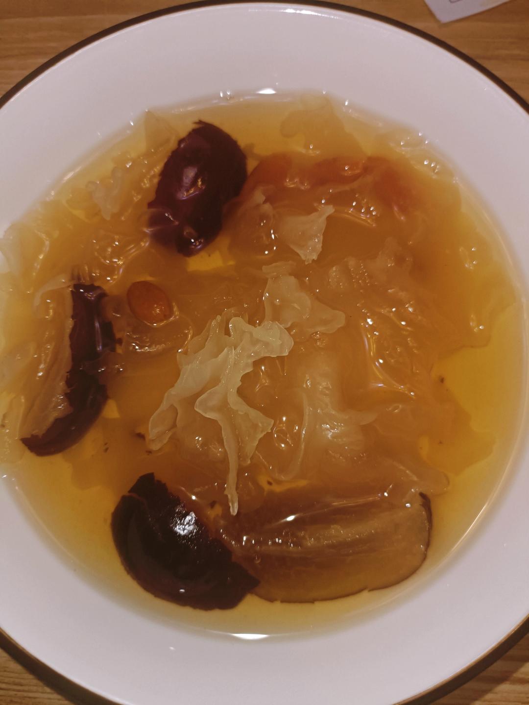红枣枸杞银耳羹（20分钟出胶）