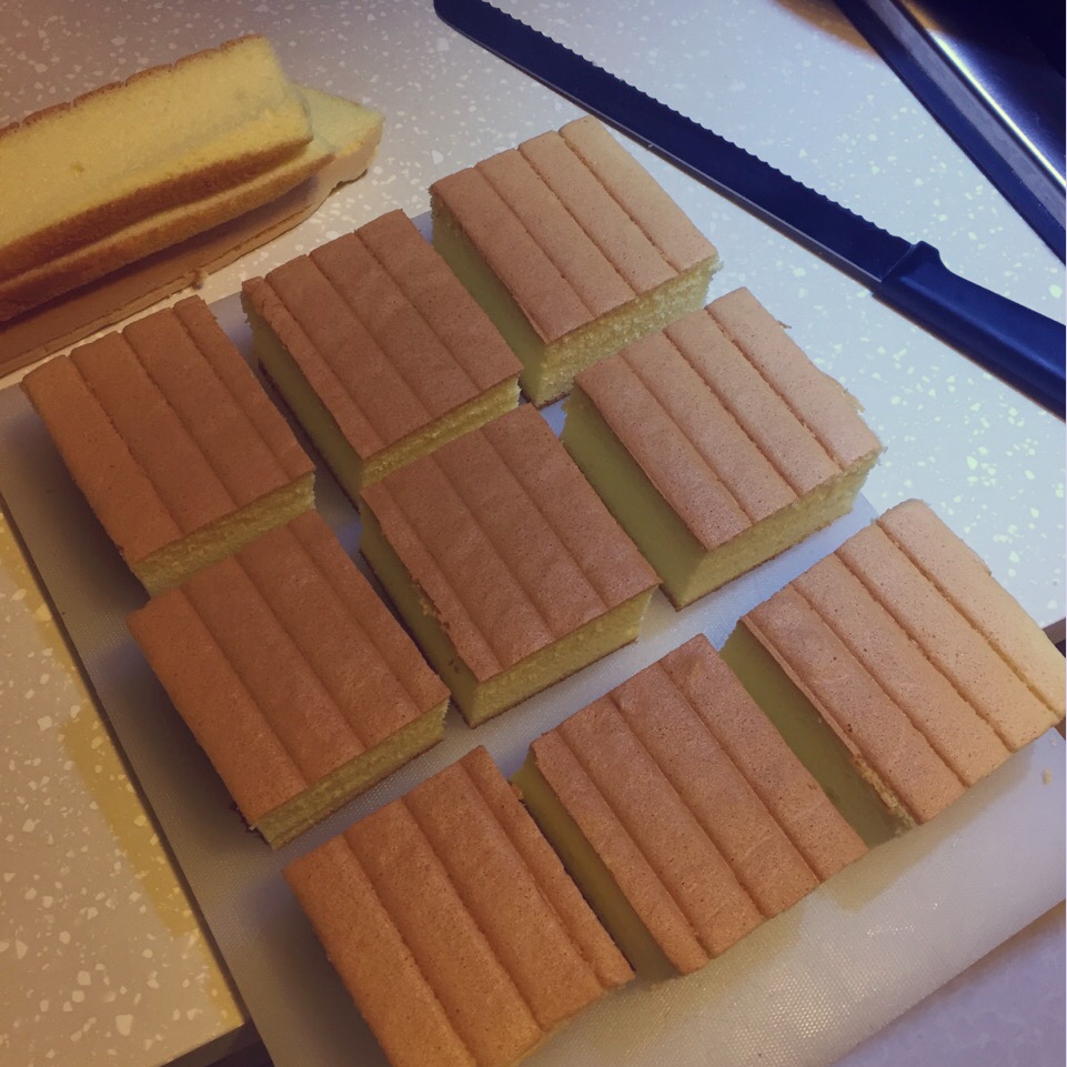 超简单完美戚风蛋糕（6寸2蛋）附打发、翻拌、脱模视频