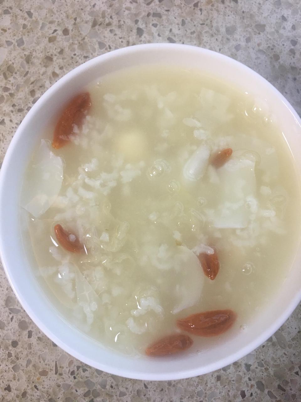 周妈小厨做的银耳莲子百合粥