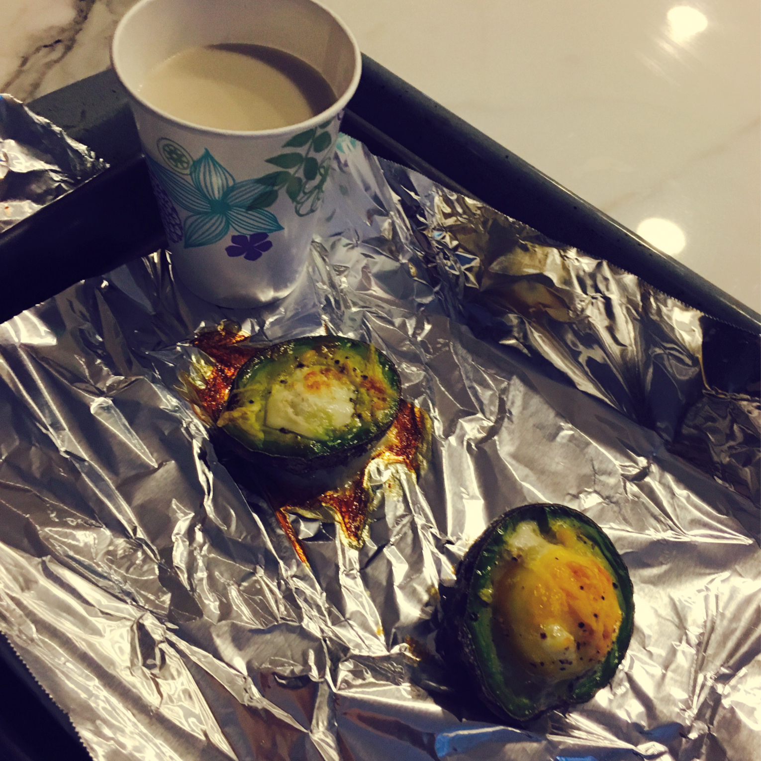 牛油果烤鸡蛋