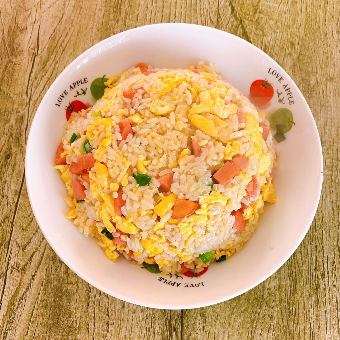 爱与美食不可辜负呀4848做的火腿肠鸡蛋炒饭