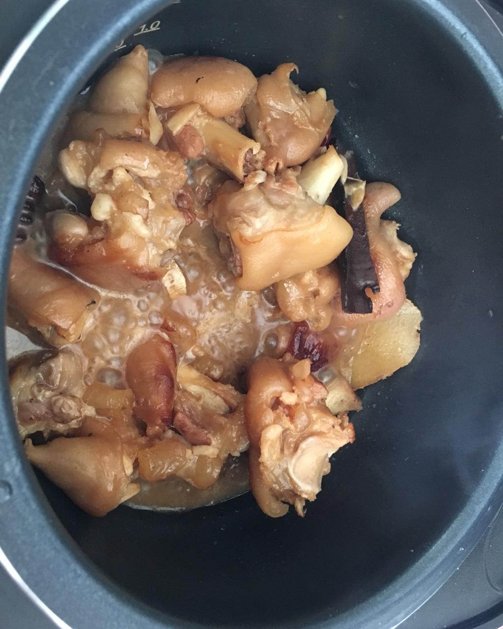 美味的家常菜：红烧猪蹄