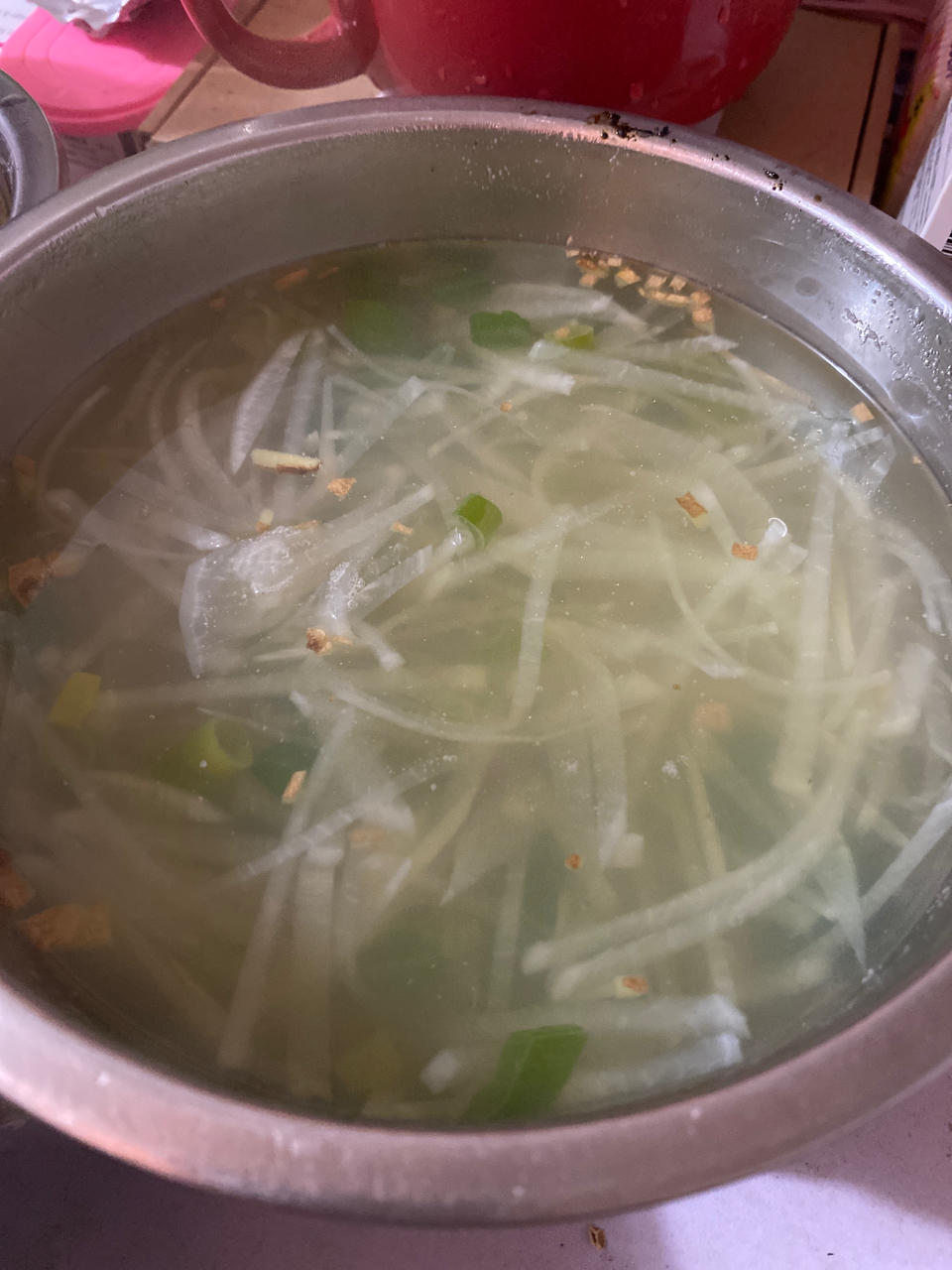 加点盐就能完成的美味（萝卜丝汤）