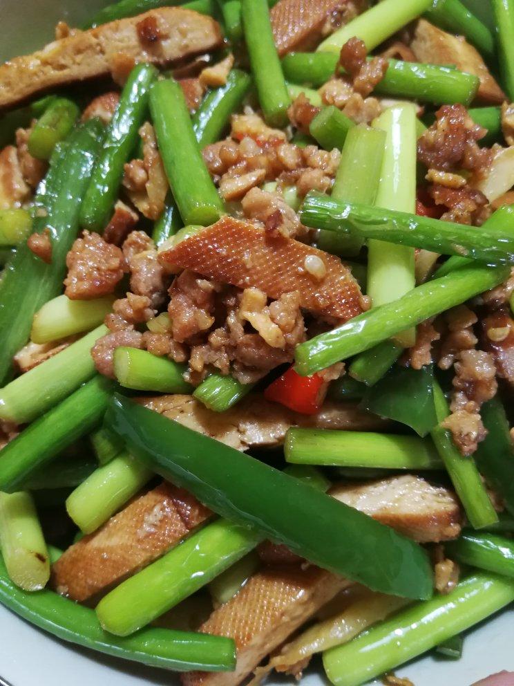 蒜苔豆干炒肉沫