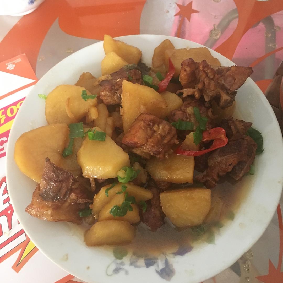 土豆焖排骨(广式）
