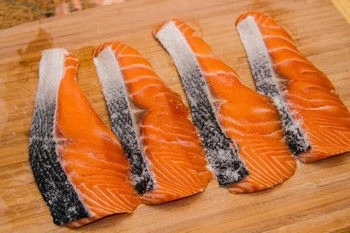 日料篇 | 日本盐焗三文鱼鲑鱼的做法 步骤3