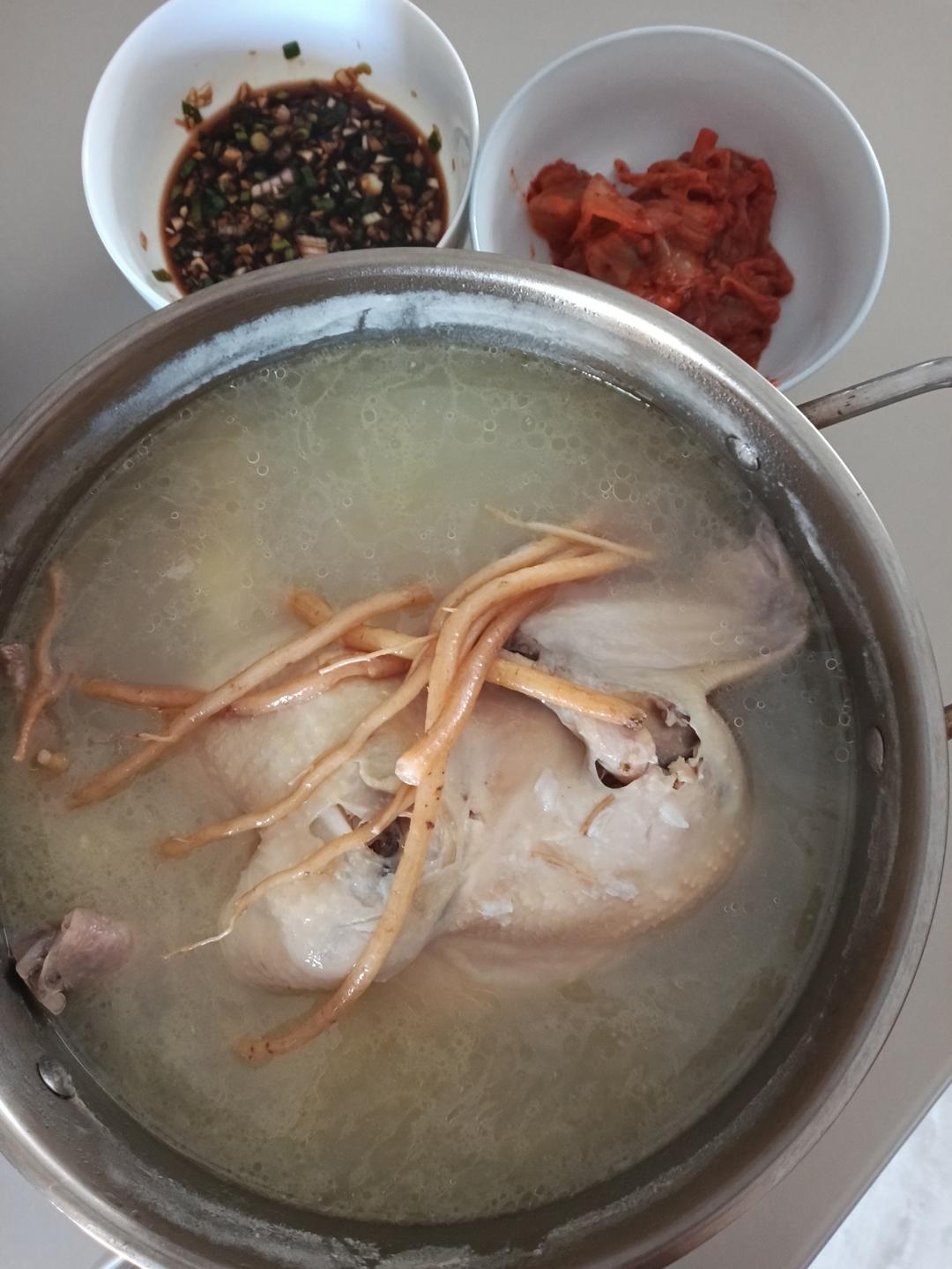 韩式参鸡汤