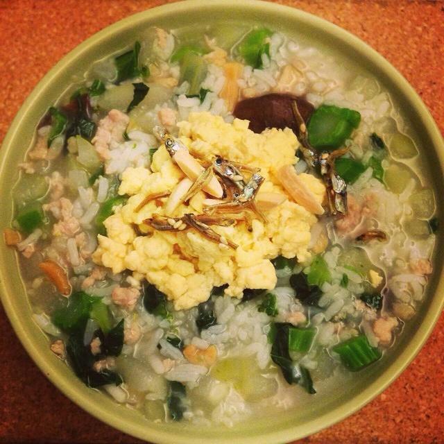 冬瓜粒肉碎虾米菜心泡饭的做法