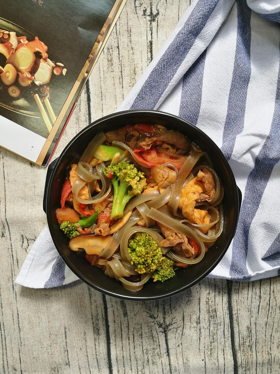 肥牛蘑菇砂锅 Beef & Mushroom Hotpot