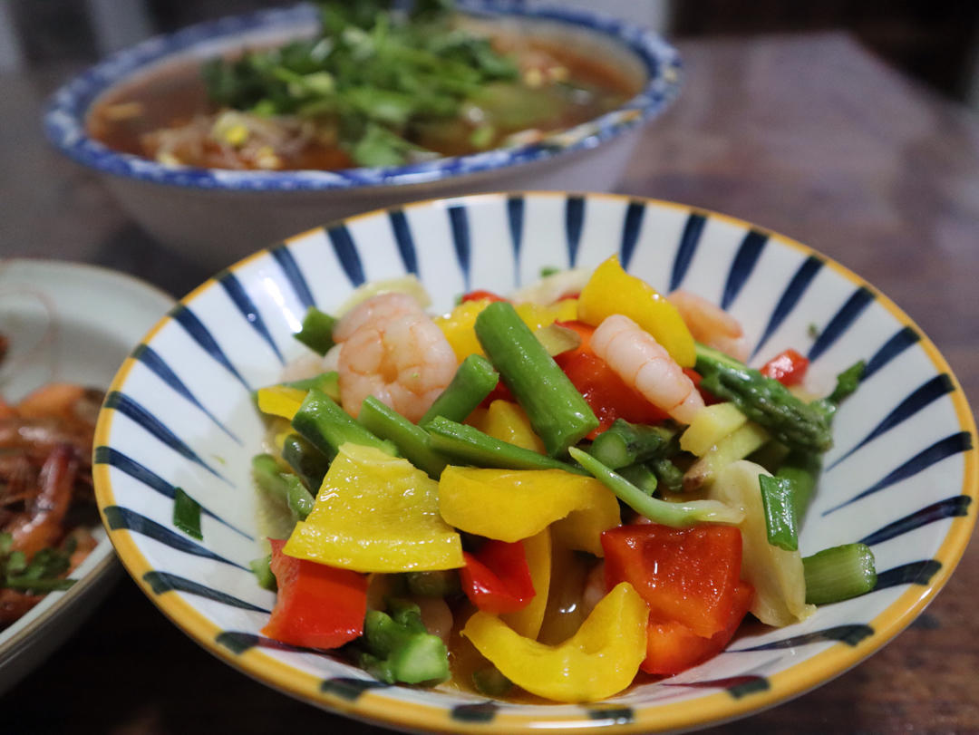 鸡头米彩椒芦笋炒虾仁🍤