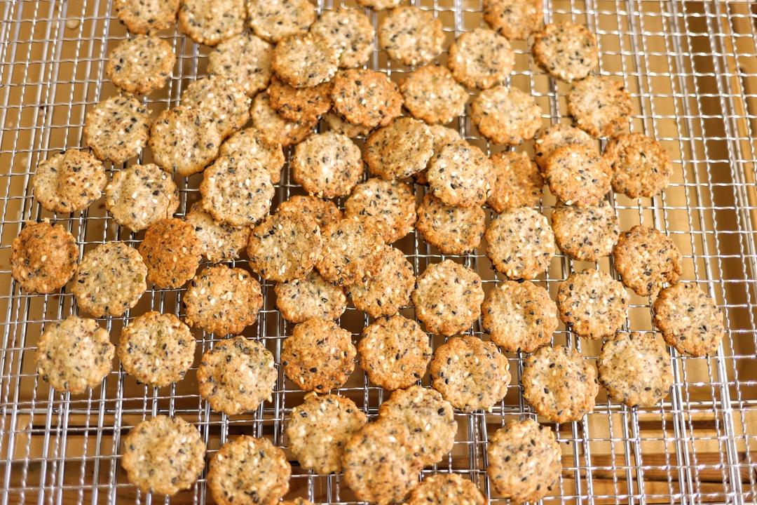 【健康零食】全麦芝麻饼干