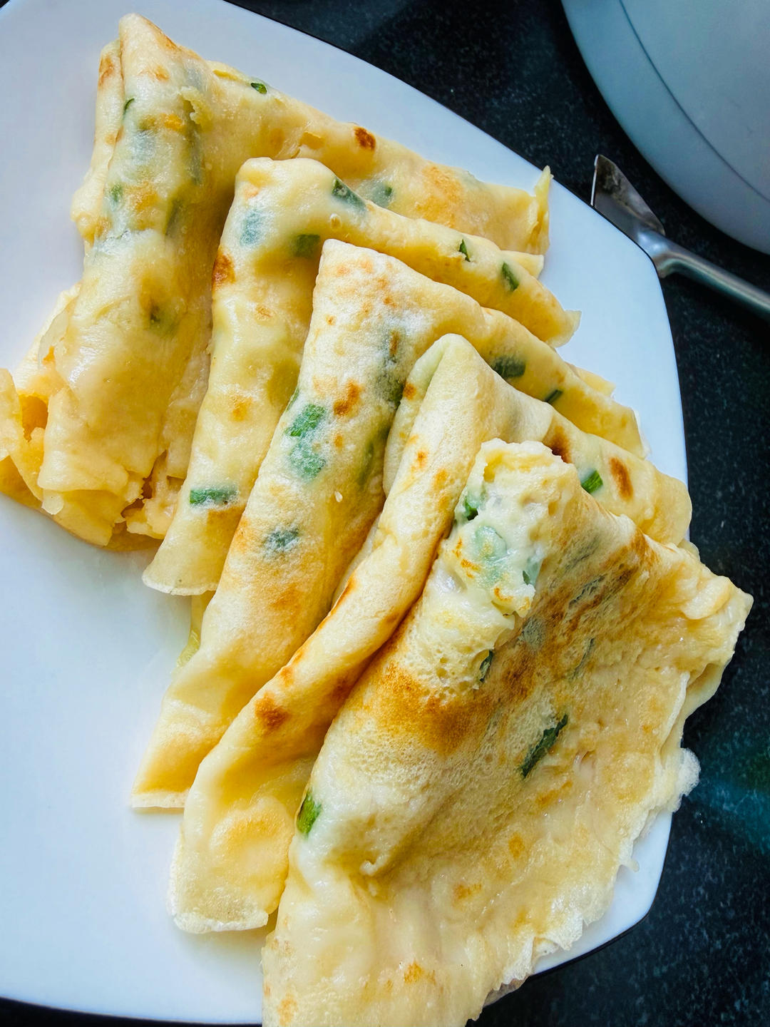 10分钟快手早餐-葱花鸡蛋饼