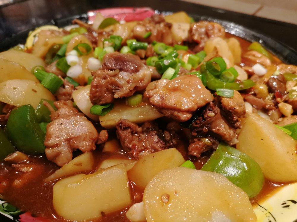 家常大盘鸡加手擀宽面