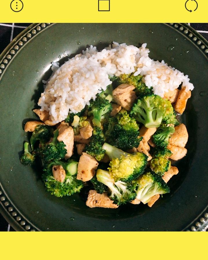 减脂增肌食谱——美味西兰花炒鸡胸肉