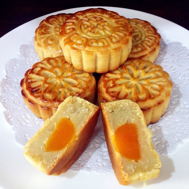 广式月饼——蛋黄莲蓉月饼