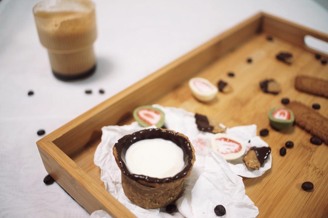 【视频食谱】巧克力燕麦曲奇杯