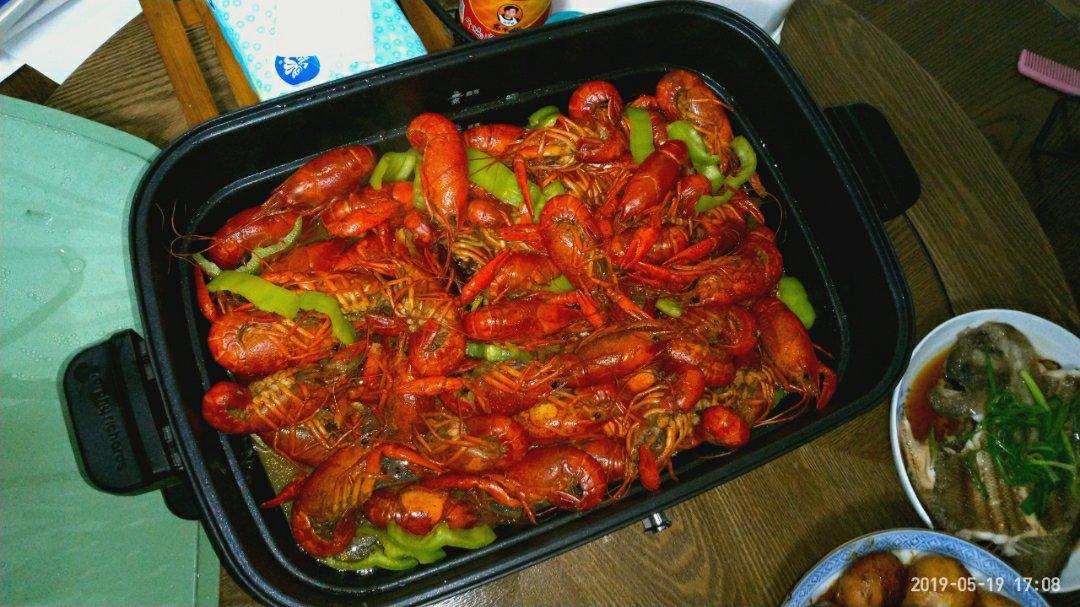 不放火锅底料的麻辣十三香小龙虾（附洗虾去虾线剥虾视频）