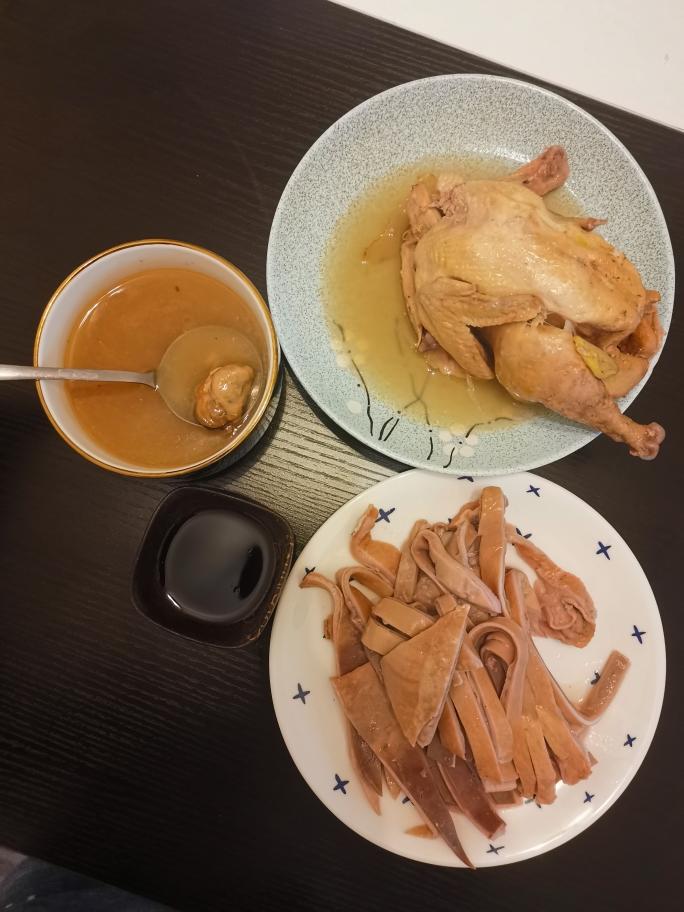 清保凉猪肚煲鸡