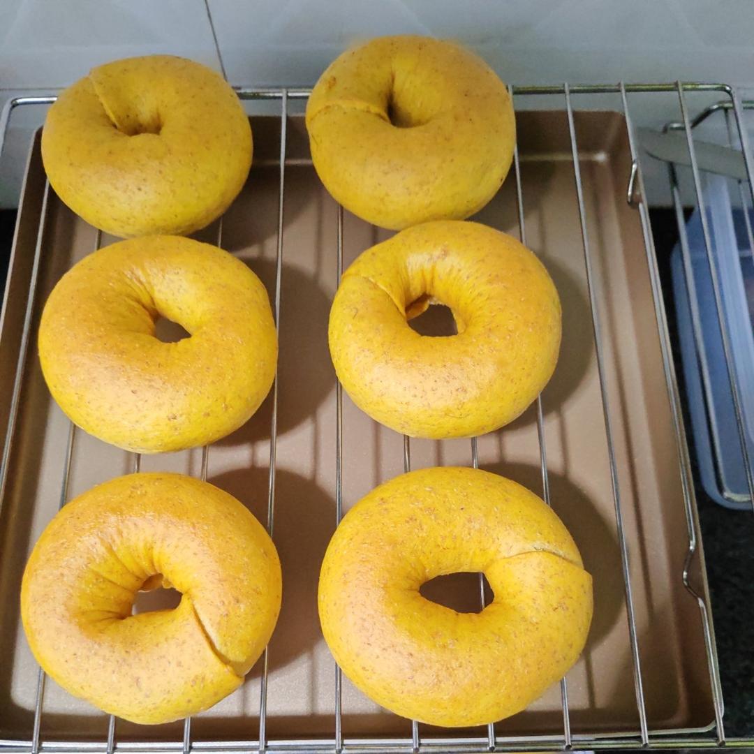 低卡饱腹，超简单但超~好吃的无油糖南瓜全麦贝果