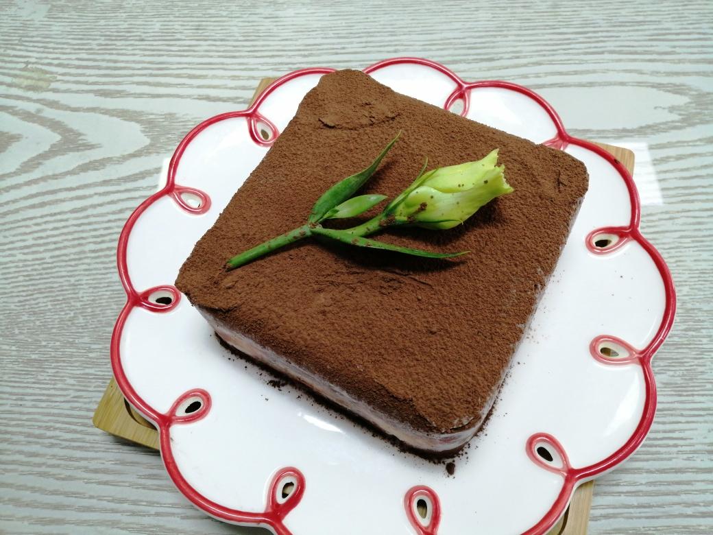 草莓熔岩冰山巧克力蛋糕的做法