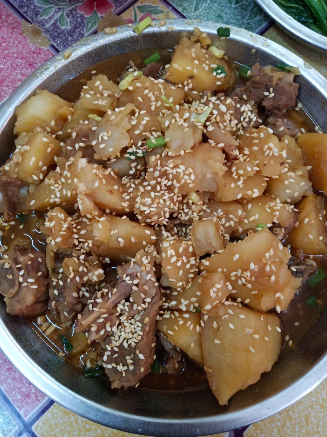 土豆烧排骨