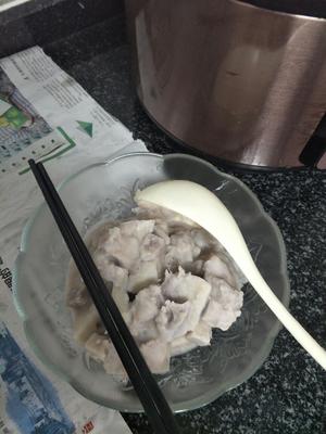 糖浆芋头的做法 步骤2