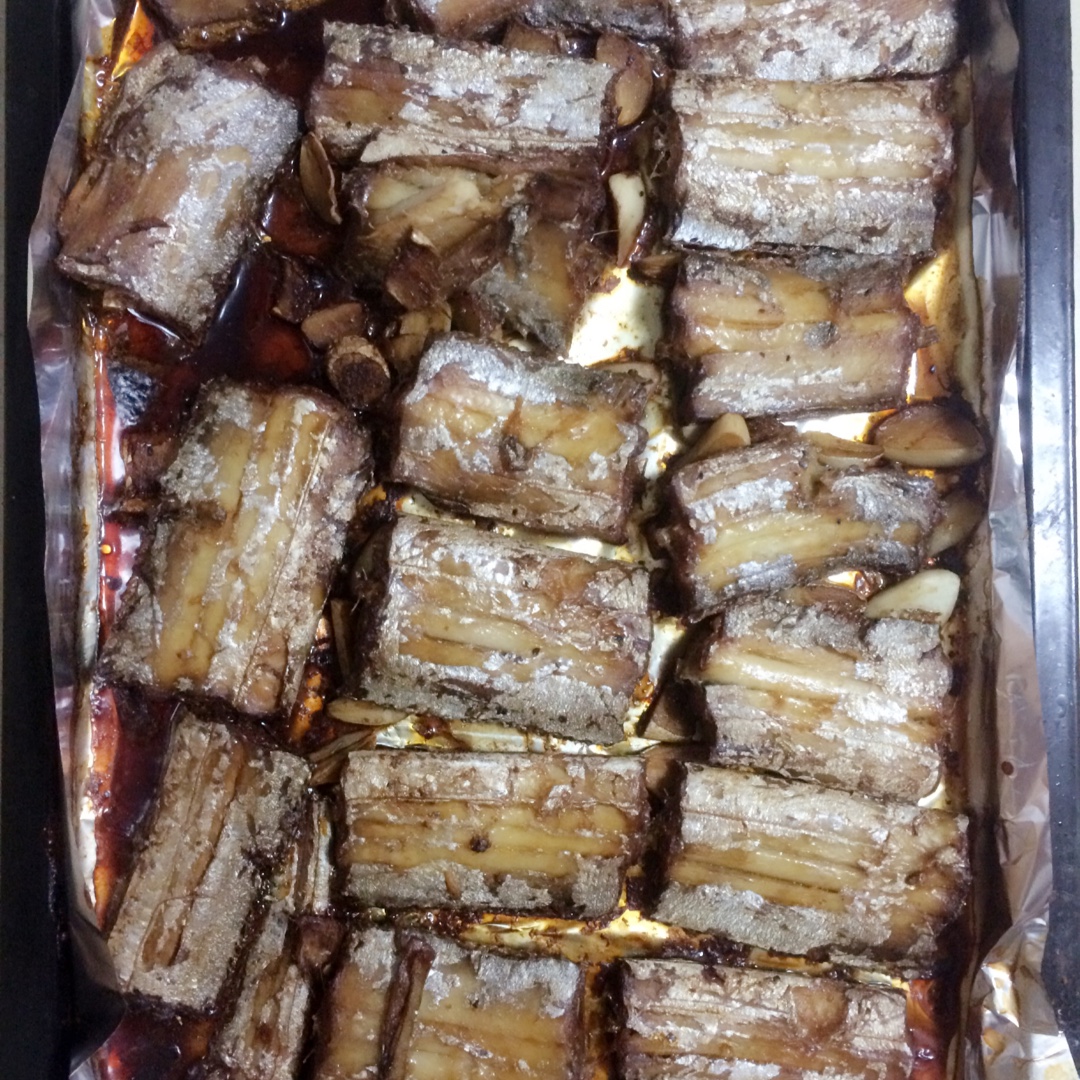 蒜香酱汁烤带鱼