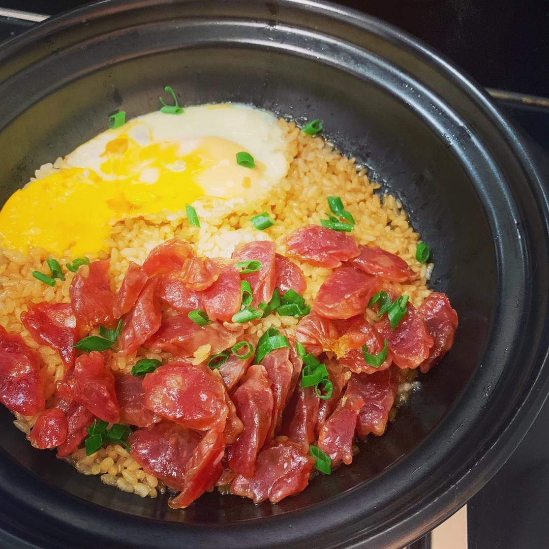 广式腊味煲仔饭