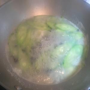 皮蛋青瓜汤的做法 步骤5