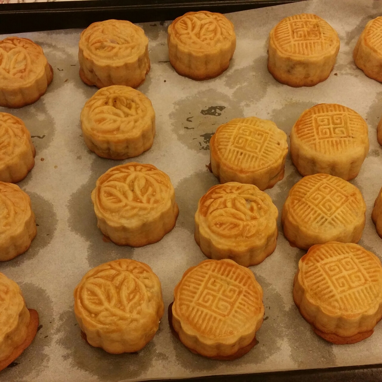 广式月饼——蛋黄莲蓉月饼