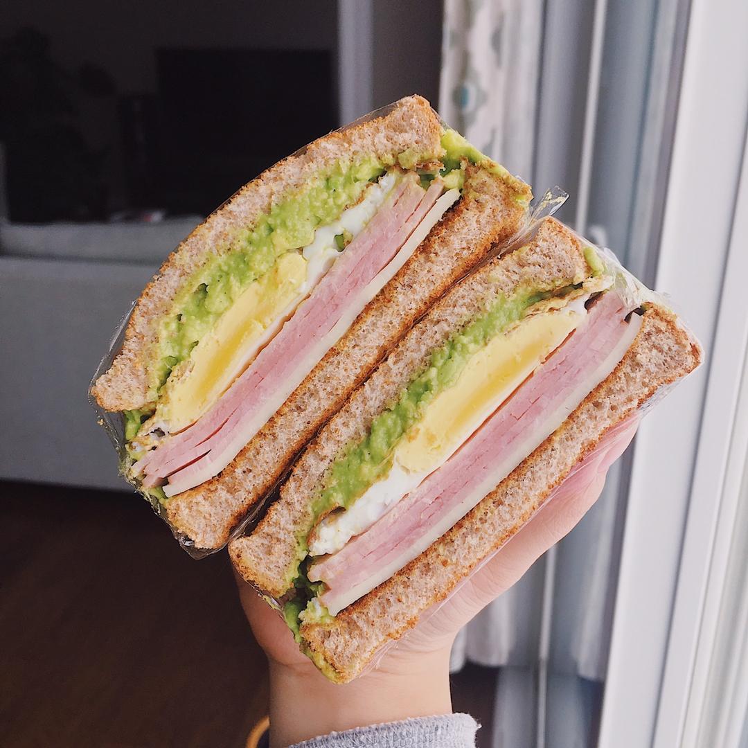 如何做超厚的沼三明治~详细tip！牛油果鸡蛋午餐肉三明治~