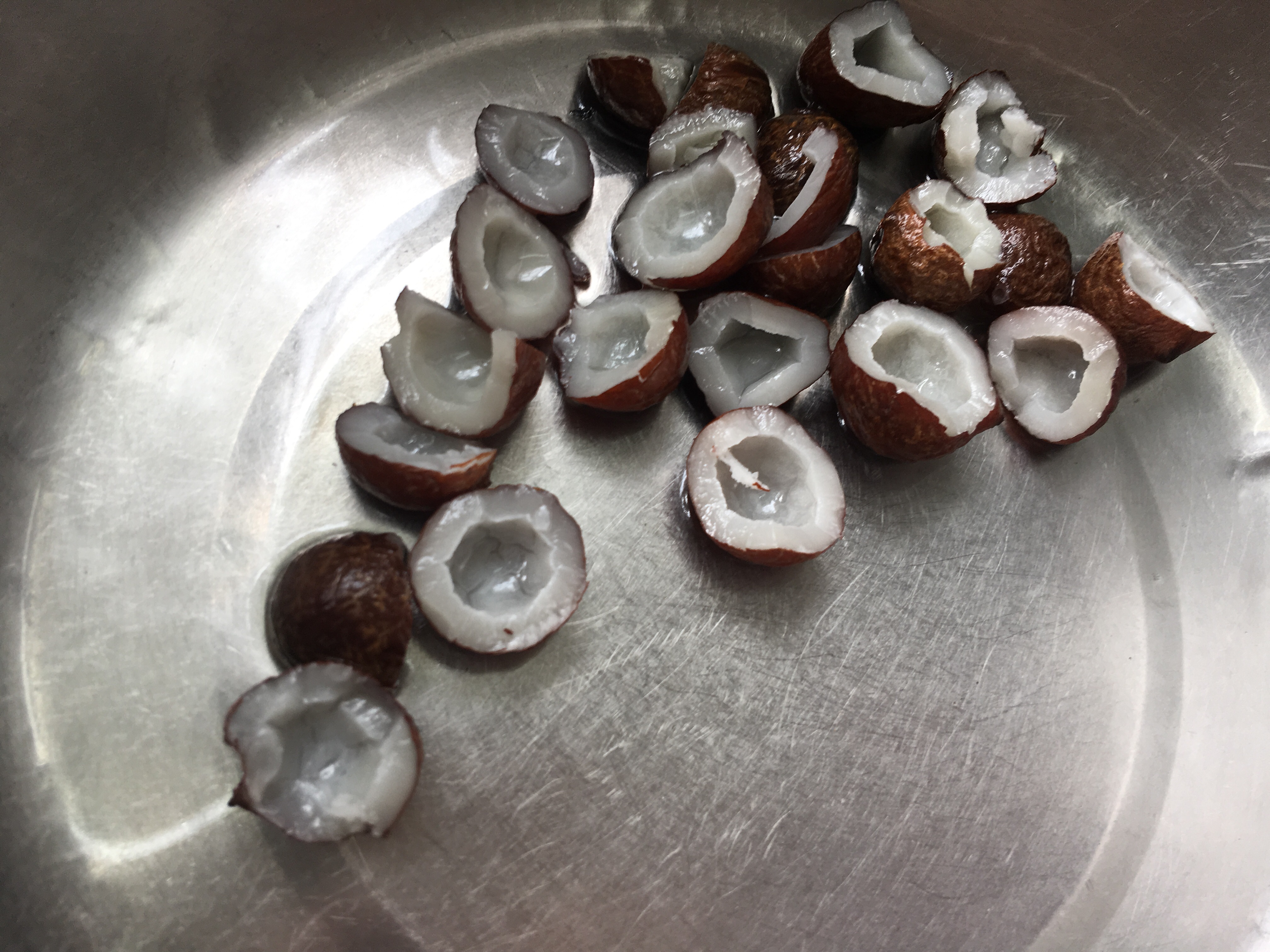 海椰皇猪骨鸡爪汤的做法 步骤3