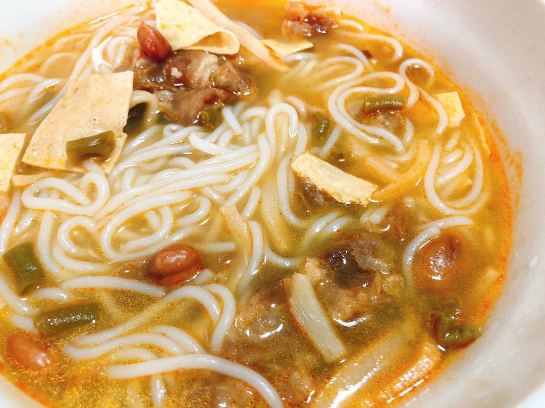 蜜汁叉烧包做的柳州螺蛳粉