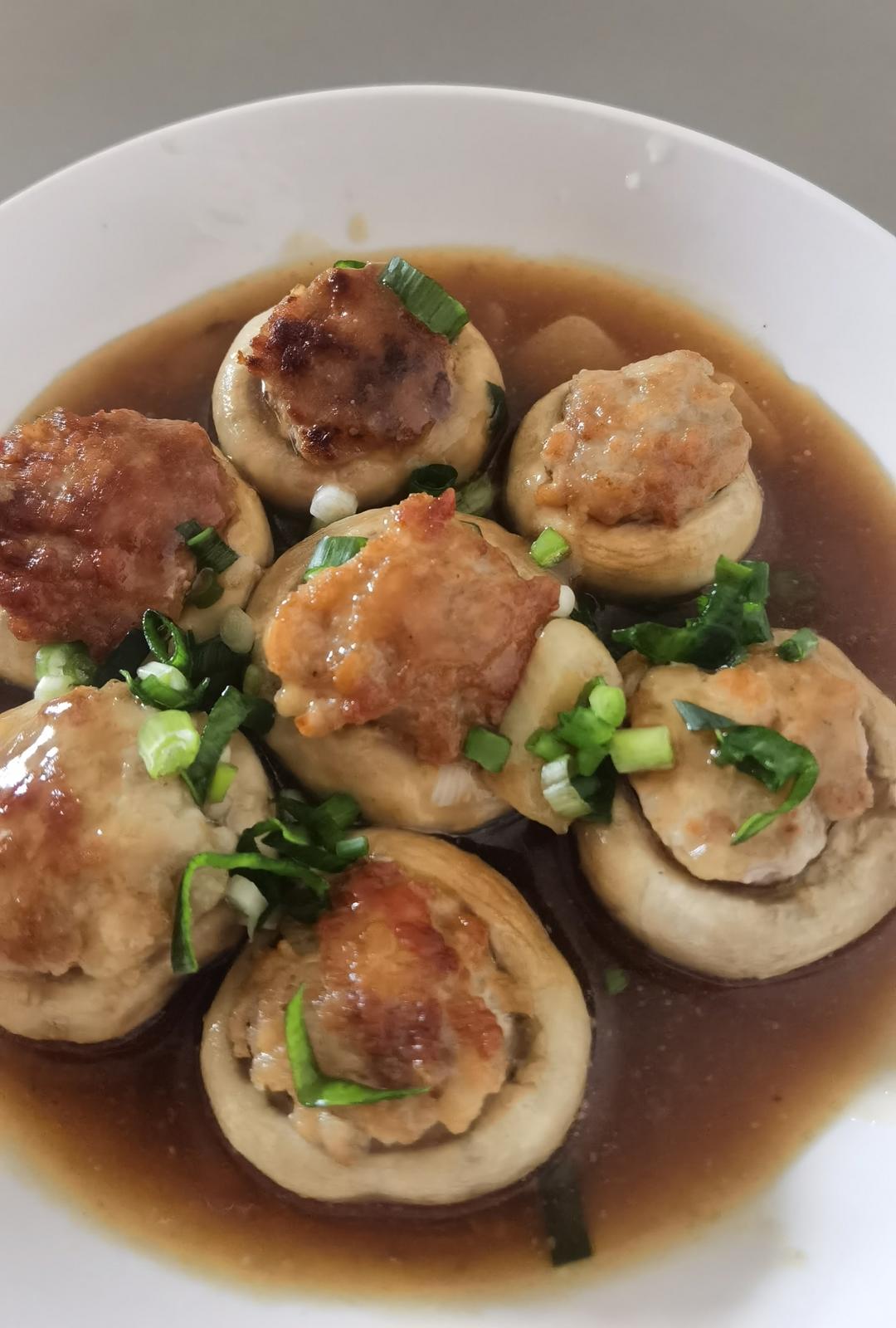 不会剩下一滴汤汁的口蘑酿肉